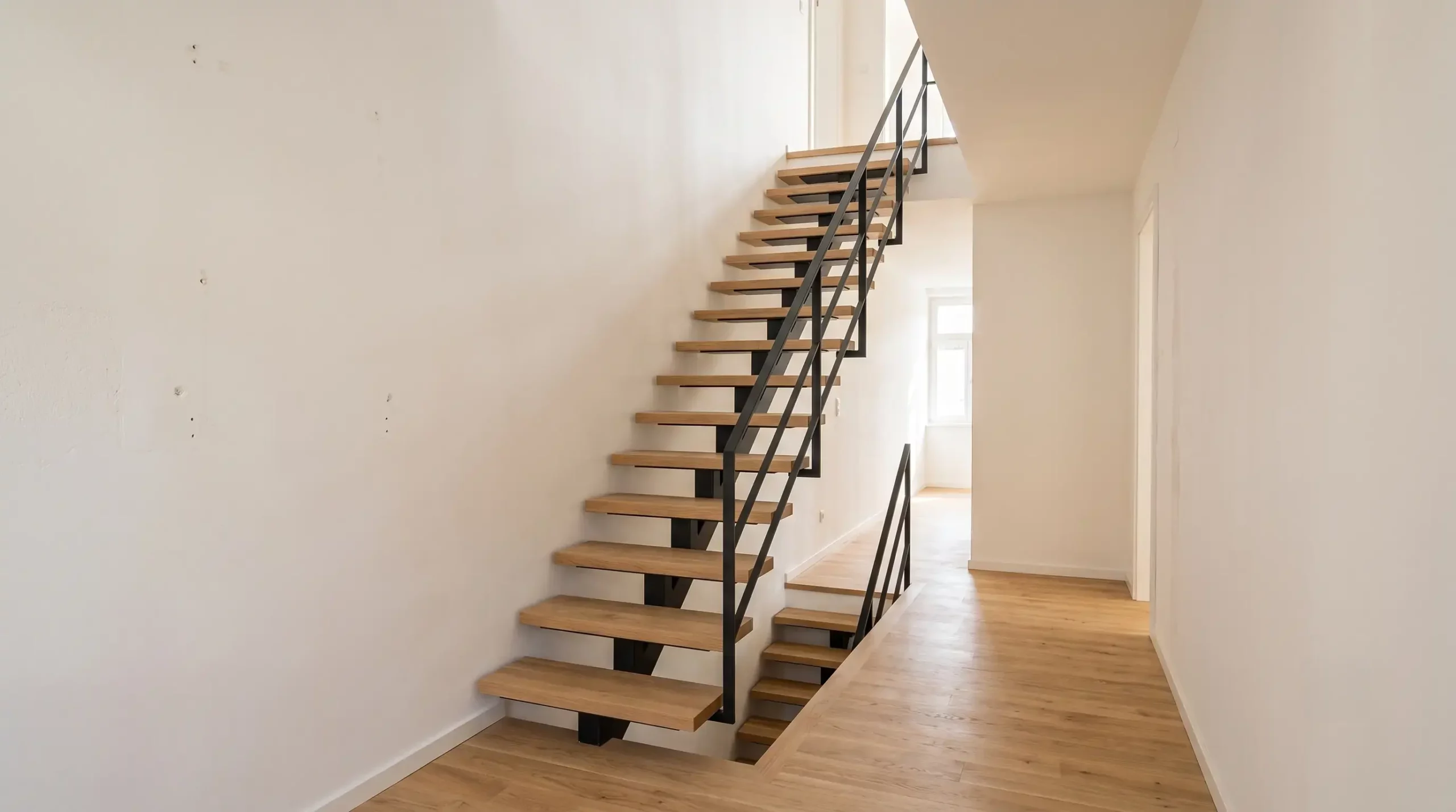 Rampe et garde-corps d’un escalier droit en stock : que vérifier ?