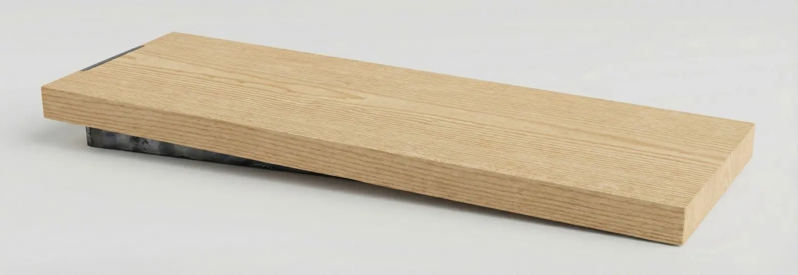 Exemple de marche en bois installée sur un support acier